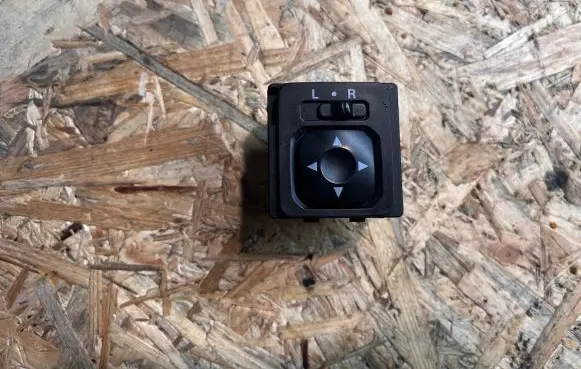 Mitsubishi Lancer Wing mirror switch 5701Z60