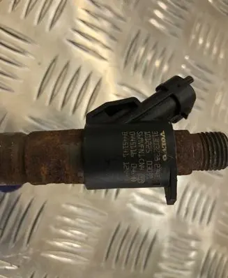 Volvo V60 Fuel injector 31303238