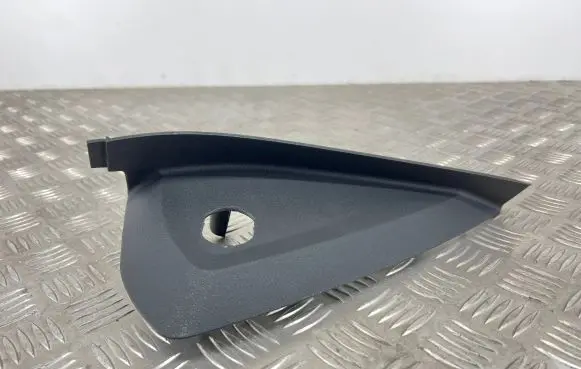 BMW 1 F40 Dashboard side end trim 6823270