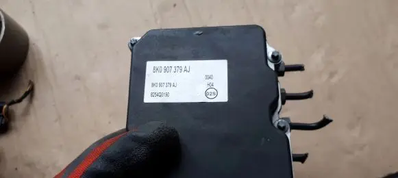 Audi A4 S4 B8 8K ABS Pump 8K0907379AJ
