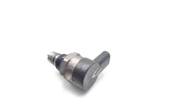 BMW 3 E90 E91 Fuel pressure regulator 0281002949