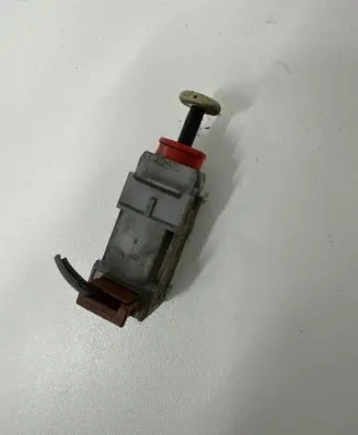 Opel Zafira A Clutch pedal sensor 