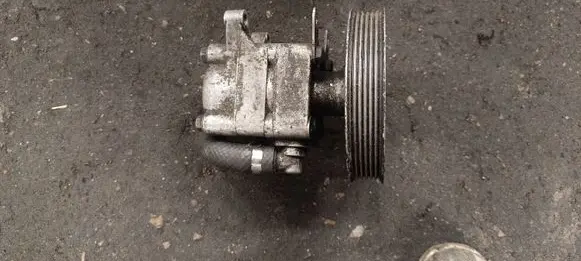 BMW 3 E36 Power steering pump pulley 32421247891