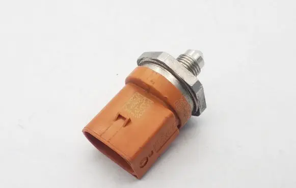 Volkswagen Tiguan Fuel injection (other) 06J906051D