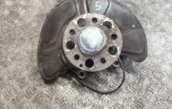 Mercedes-Benz E W212 Front wheel hub 2123300194 A2124201144
