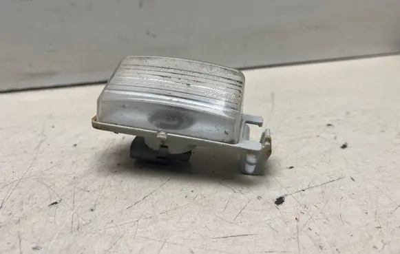 Nissan X-Trail T30 Number plate light I090038