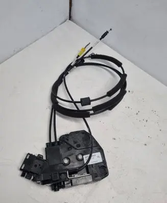 Opel Vivaro Sliding door lock 40717212 93459208 825037886R