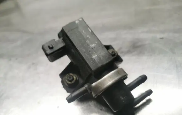 Volkswagen PASSAT B5 Turbo solenoid valve 1H0906627 7219C320