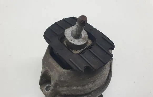 BMW 5 E60 E61 Engine mount bracket 6769874 676987402 15934612