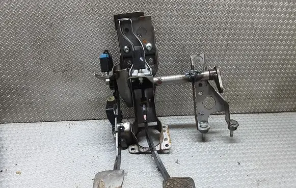 Subaru Outback Pedal assembly 
