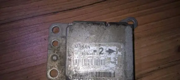 Nissan Primera Airbag control unit/module 98820av200 0285001420