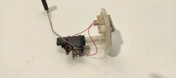 Volvo S80 Fuel level sensor 28823