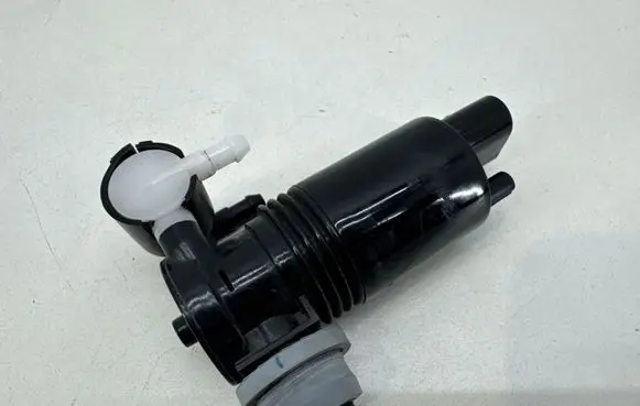 Volvo XC40 Windscreen/windshield washer pump 32237970