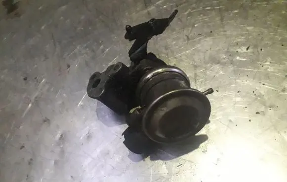 Volkswagen Golf IV EGR valve 06A971845AK