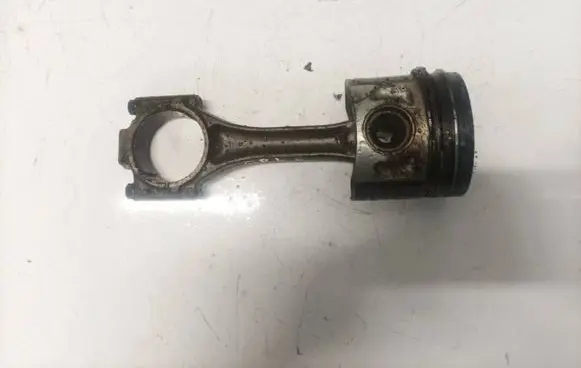 Volkswagen PASSAT B5 Piston with connecting rod