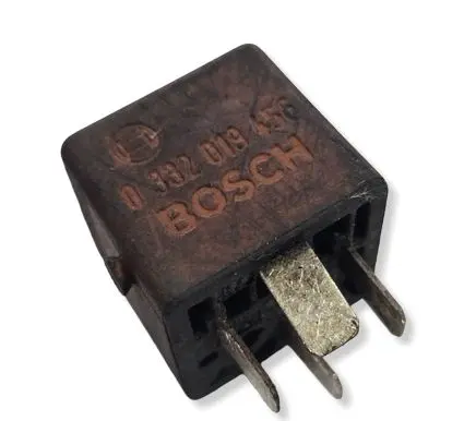 Volkswagen Jetta I Other relay 0332019456