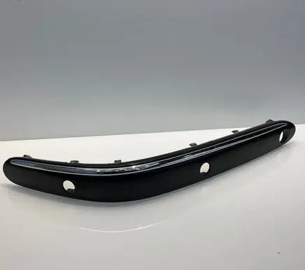 Front bumper splitter molding