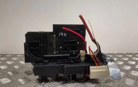 Mercedes-Benz C W204 SAM control unit 2049005601 2049011901 2129024301