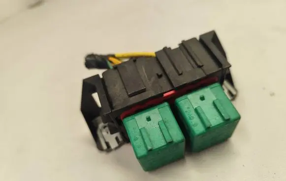 Renault Megane I Other relay 7700841004A