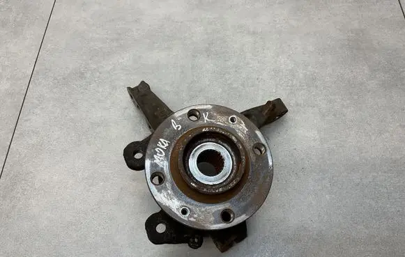 Opel Mokka B Front wheel hub 