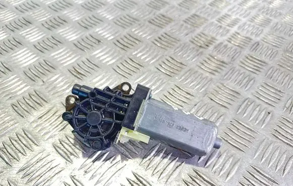 Mercedes-Benz C W204 Seat adjustment motor 0390203002