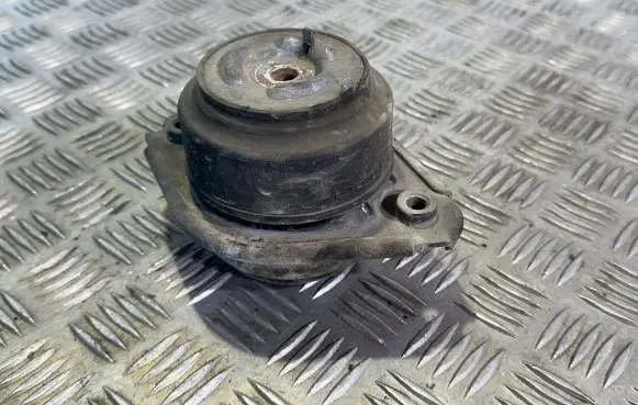 Mercedes-Benz ML W164 Engine mount bracket A2512402917