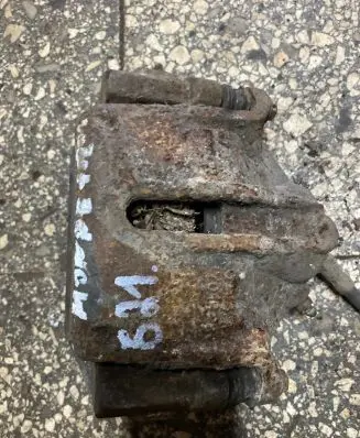 Ford Mondeo Mk III Front brake caliper
