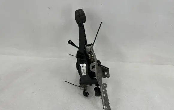Volvo V40 Clutch pedal 31362223