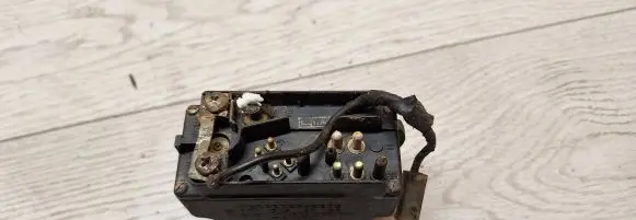 Mercedes-Benz 190 W201 Glow plug pre-heat relay 0015459732