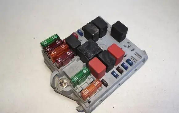 Alfa Romeo 147 Fuse module 46558759