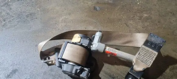 Middle seatbelt (rear)