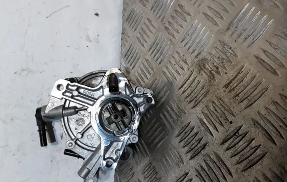 Ford Kuga II Vacuum pump 14T0610529