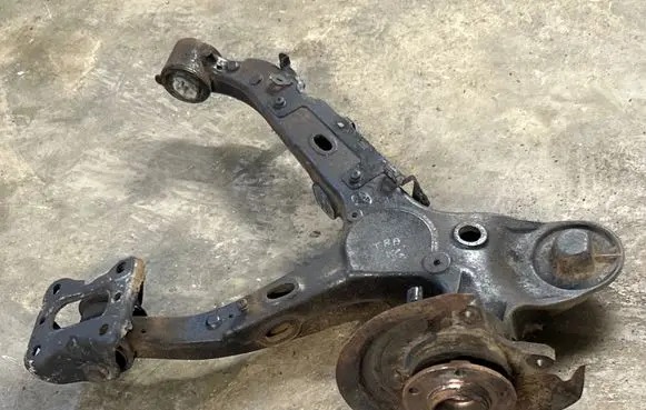 Rear wheel hub spindle/knuckle