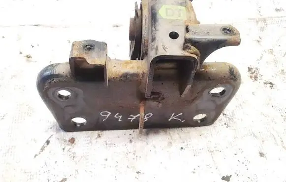 Toyota Avensis T270 Engine mount bracket