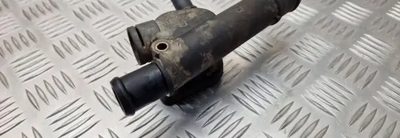 Volkswagen Golf IV Engine coolant pipe/hose 038121133