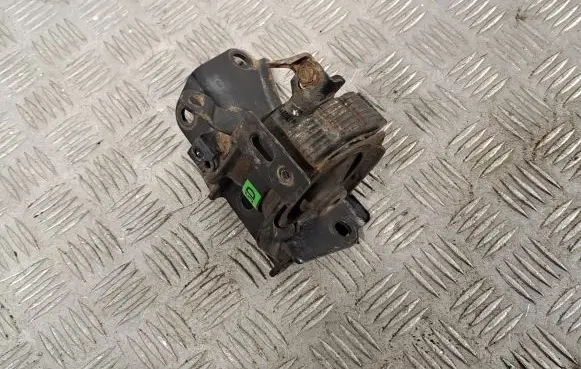 Toyota Avensis T250 Engine mount bracket 123720R010