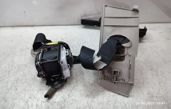 Infiniti Q50 Front seatbelt 0642418