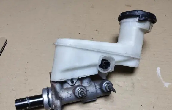 Master brake cylinder