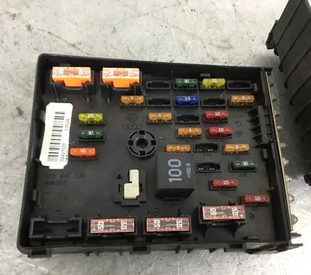 Volkswagen PASSAT CC Fuse box set 1K0937132F 3C0937125