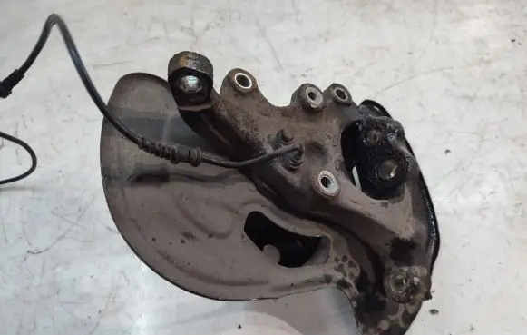 Mercedes-Benz E C207 W207 Front wheel hub