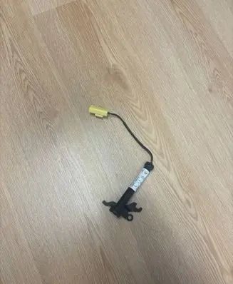 BMW 1 F40 Bonnet Pedestrian Airbag Actuator 7450943