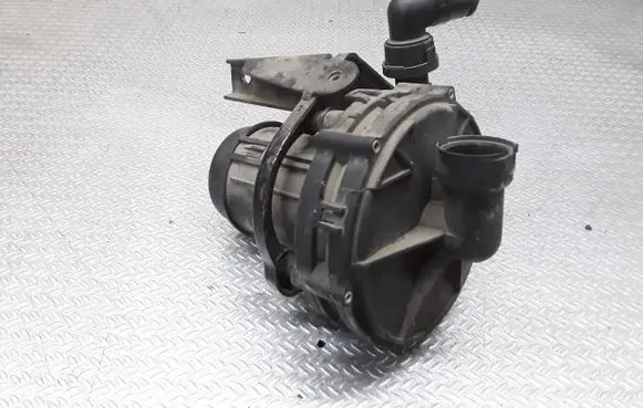 Volkswagen Golf IV Secondary air pump 06A959253