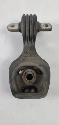 Honda CR-V Engine mount bracket