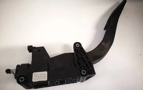 Chevrolet Captiva Accelerator throttle pedal 96625893