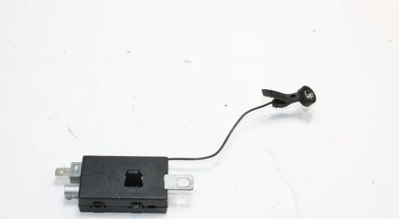 Volvo C30 Aerial antenna amplifier 30752169
