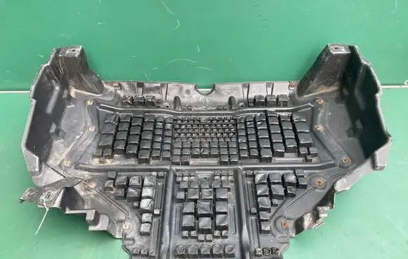 Mercedes-Benz Sprinter W901 W902 W903 W904 Engine splash shield/under tray 9015240925 A9015240925