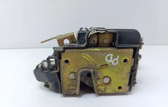 Volkswagen Golf III Front door lock 1H1837016A