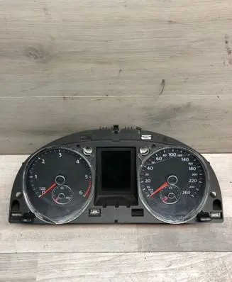 Volkswagen PASSAT B7 Speedometer (instrument cluster) 3AA920870D