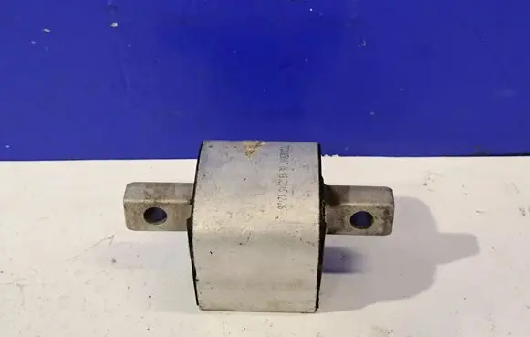 Mercedes-Benz C W205 Gearbox mount F033028501C A2122400318