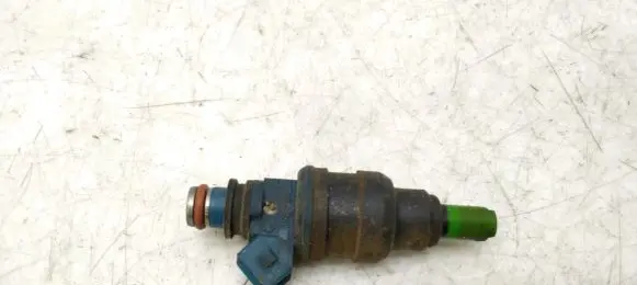 Mitsubishi Colt Fuel injector INP068